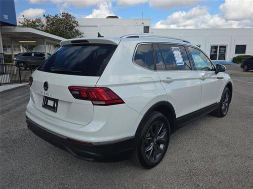 Opal White Pearl 2023 Volkswagen Tiguan 2.0T SE