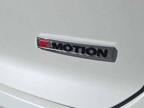 2022 Volkswagen Atlas Cross Sport 3.6L V6 SEL Premium R-Line