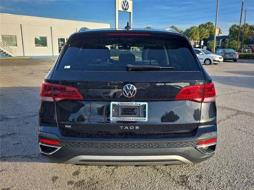 Deep Black 2024 Volkswagen Taos 1.5T SE