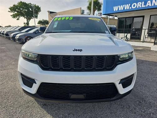 Bright White Clearcoat 2025 Jeep Grand Cherokee Limited