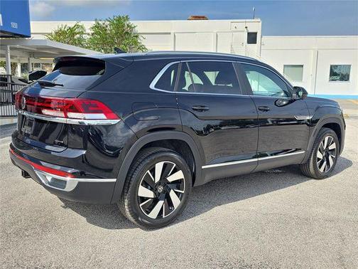 deep black pearl 2026 Volkswagen Atlas Cross Sport 2.0T SEL