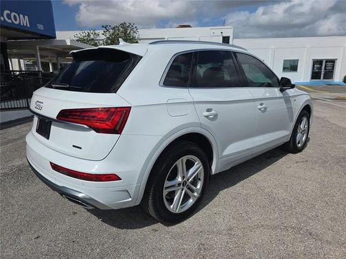 Glacier White Metallic 2022 Audi Q5 55 S line Premium