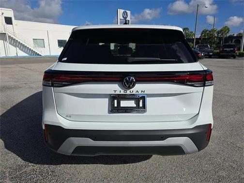 2025 Volkswagen Tiguan 2.0T SE
