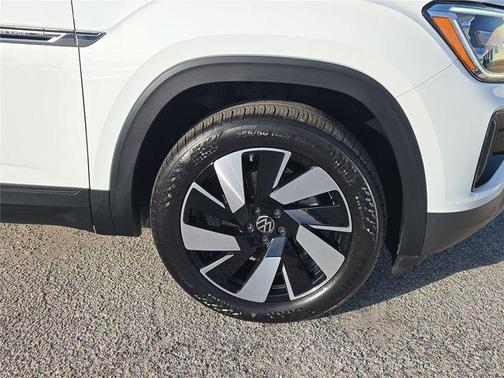 Pure White 2024 Volkswagen Atlas Cross Sport 2.0T SE w/Technology