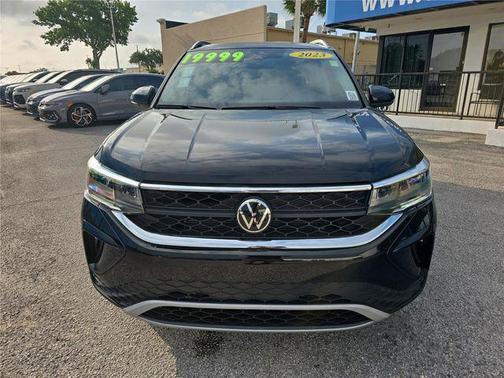 Deep Black Pearl 2023 Volkswagen Taos 1.5T SE