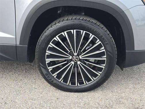 Pyrite Silver Metallic 2025 Volkswagen Taos 1.5T SE