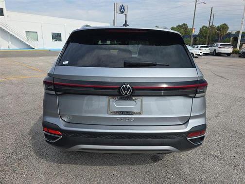 Pyrite Silver Metallic 2025 Volkswagen Taos 1.5T SE