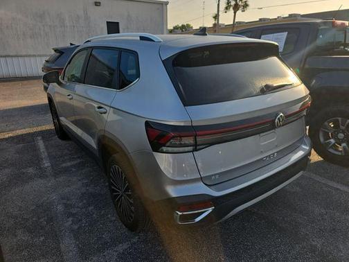 Pyrite Silver Metallic 2025 Volkswagen Taos 1.5T SE