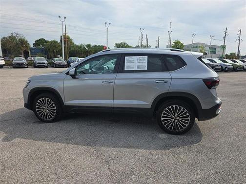 Pyrite Silver Metallic 2025 Volkswagen Taos 1.5T SE