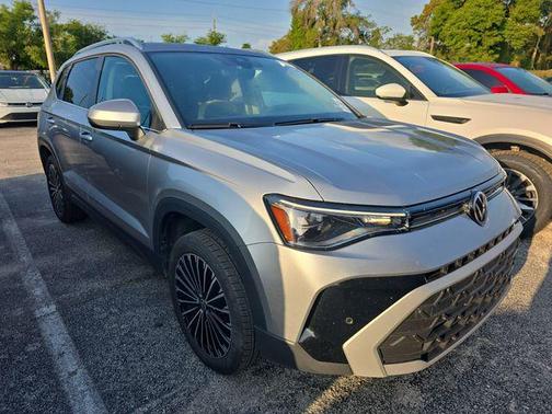 Pyrite Silver Metallic 2025 Volkswagen Taos 1.5T SE