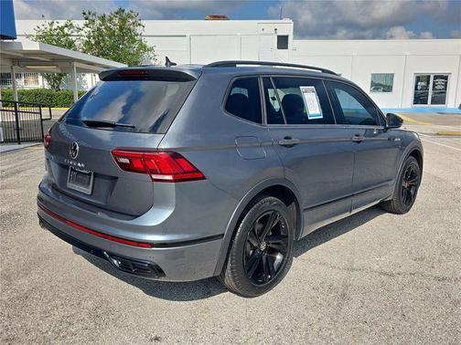 Platinum Gray Metallic 2023 Volkswagen Tiguan 2.0T SE R-Line Black