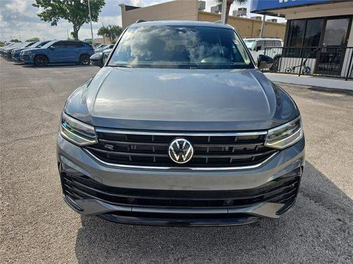 Platinum Gray Metallic 2023 Volkswagen Tiguan 2.0T SE R-Line Black