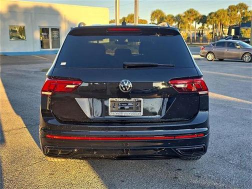 2024 Volkswagen Tiguan 2.0T SE R-Line Black