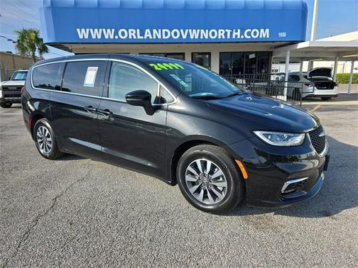 2023 Chrysler Pacifica Hybrid Touring L