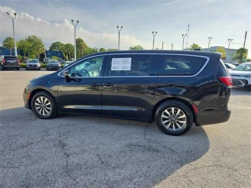 2023 Chrysler Pacifica Hybrid Touring L