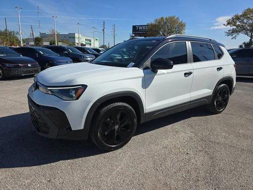 2026 Volkswagen Taos SE Black