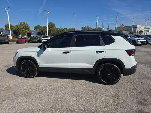 2026 Volkswagen Taos SE Black