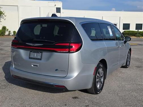 2023 Chrysler Pacifica Hybrid Touring L