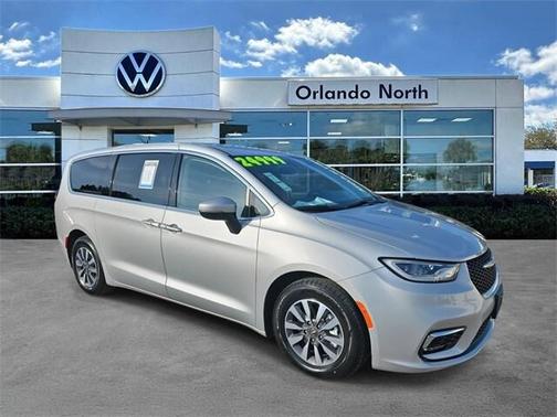 2023 Chrysler Pacifica Hybrid Touring L