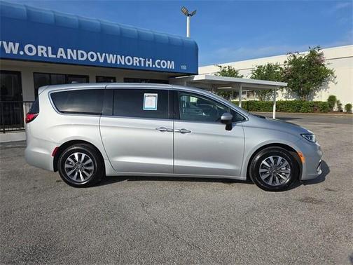 2023 Chrysler Pacifica Hybrid Touring L