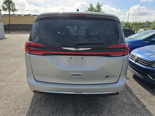 2023 Chrysler Pacifica Hybrid Touring L