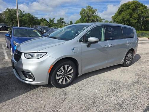 2023 Chrysler Pacifica Hybrid Touring L