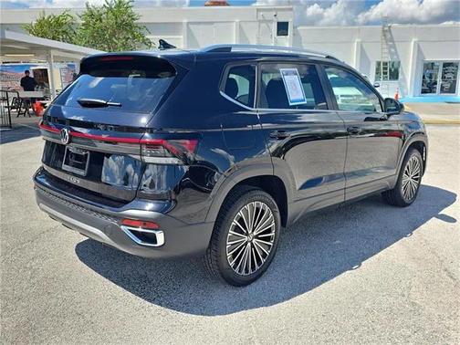 2025 Volkswagen Taos 1.5T SE