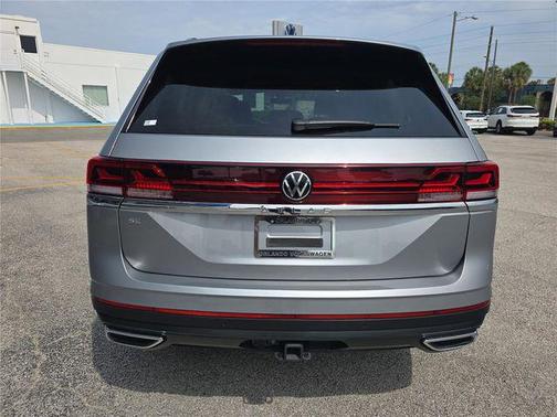 pure gray 2026 Volkswagen Atlas 2.0T SE w/Technology