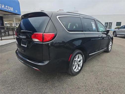 2020 Chrysler Pacifica Touring L