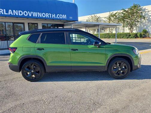 2026 Volkswagen Taos SE Black