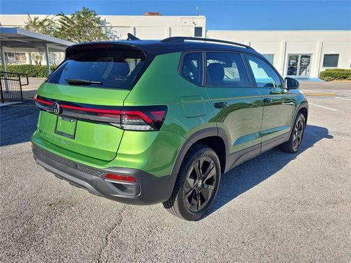 2026 Volkswagen Taos SE Black