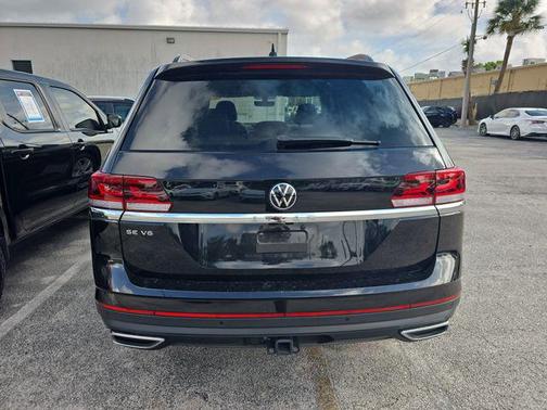 Deep Black 2023 Volkswagen Atlas 3.6L SE w/Technology
