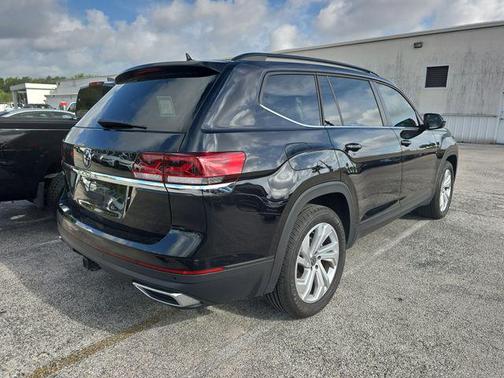 Deep Black 2023 Volkswagen Atlas 3.6L SE w/Technology