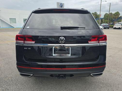 Deep Black 2023 Volkswagen Atlas 3.6L SE w/Technology