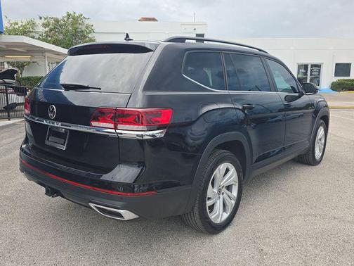 Deep Black 2023 Volkswagen Atlas 3.6L SE w/Technology