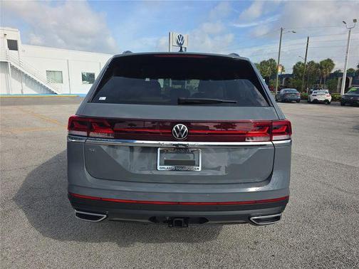 pure gray 2026 Volkswagen Atlas 2.0T SE w/Technology