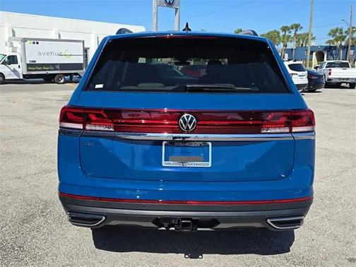 2025 Volkswagen Atlas 2.0T SE w/Technology