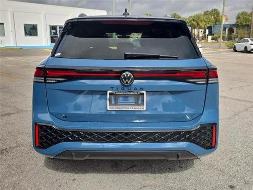 Blue Black 2026 Volkswagen Tiguan 2.0T SE R-Line Black