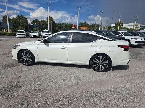 2020 Nissan Altima SR FWD