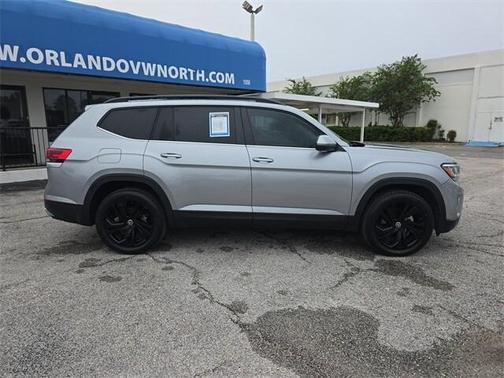 2022 Volkswagen Atlas 3.6L SE w/Technology