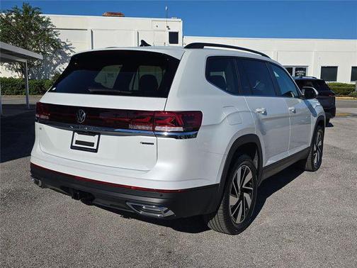 White 2026 Volkswagen Atlas 2.0T SE w/Technology 4MOTION