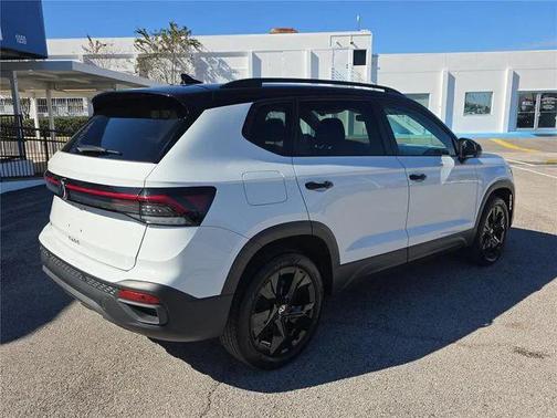 2025 Volkswagen Taos 1.5T SE Black