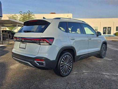 2025 Volkswagen Taos 1.5T SE