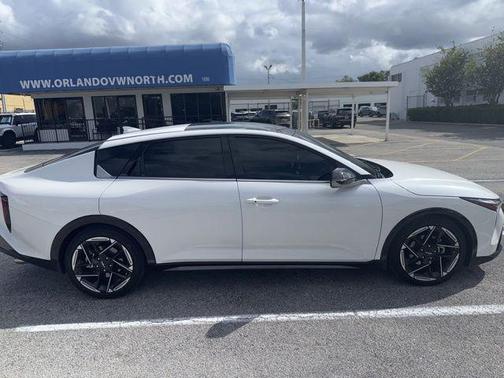 Snow White Pearl 2025 Kia K4 GT-Line