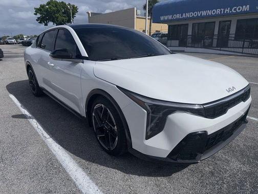 Snow White Pearl 2025 Kia K4 GT-Line