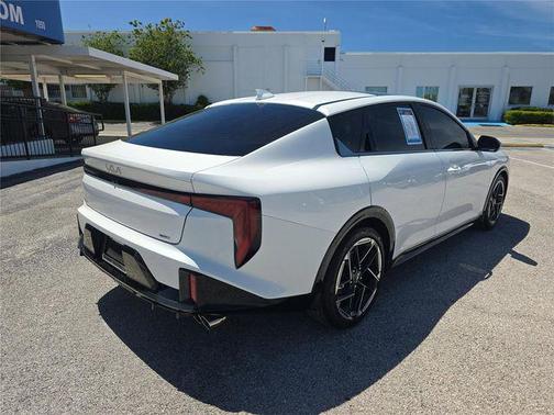 Snow White Pearl 2025 Kia K4 GT-Line