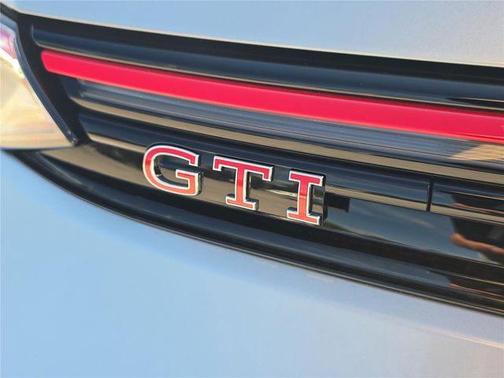 Alpine Silver 2026 Volkswagen Golf GTI 2.0T SE DSG