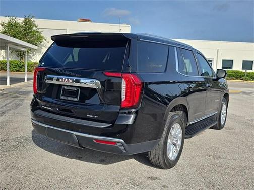 2023 GMC Yukon SLT