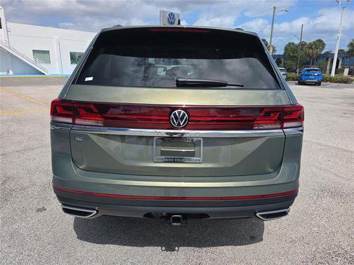 avocado green pearl 2026 Volkswagen Atlas 2.0T SE w/Technology
