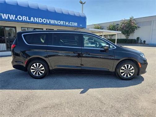2023 Chrysler Pacifica Hybrid Touring L